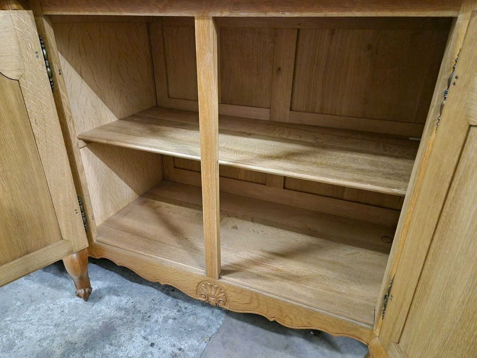 Контрабюфет дресоар от дъбов масив в стил "ЛУИ XV"