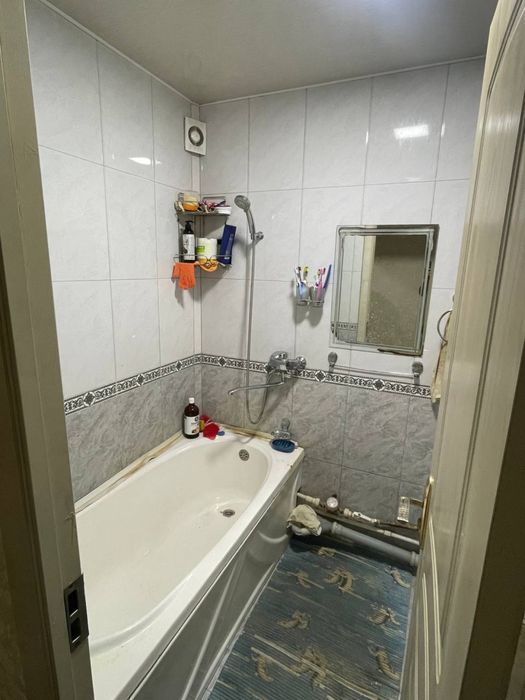 Kvartira sotiladi qora qamish 2/4da 3xona qlingan