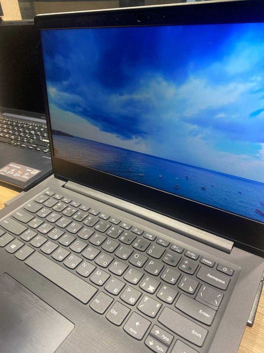 Ноутбук Lenovo V14