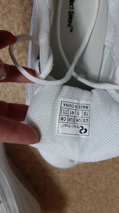 Кроссовки белые новые