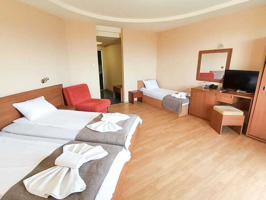 Продава се Хотел в Балчик - 2000 кв.м за 230 €/кв.м - Снимка #11