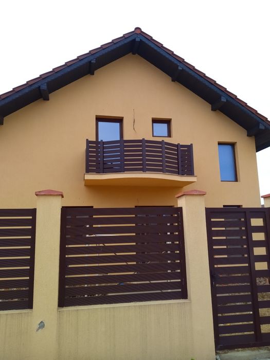 Balcoane aluminiu vopsit in camp electrostatic