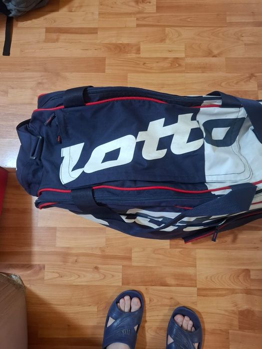 Geanta tenis Lotto,3 compartimente transversale(interioare)