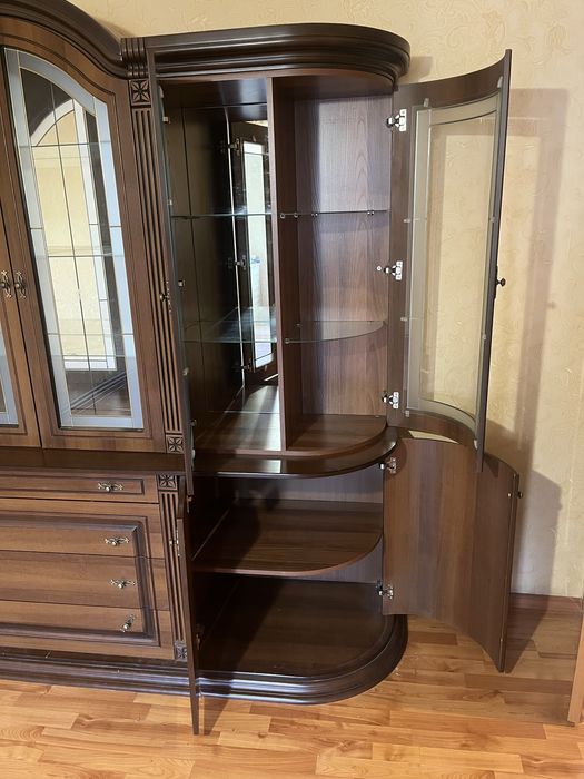 Сервант орех оригинал