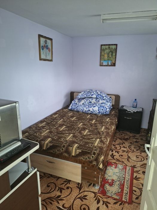Vând casa cu teren, zona liniștită