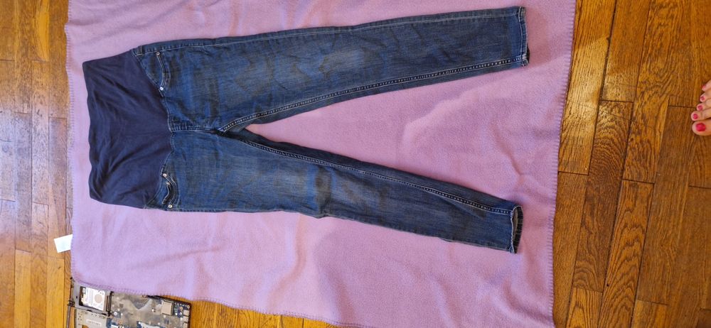 Blugi pentru gravide H&M.Material elastic