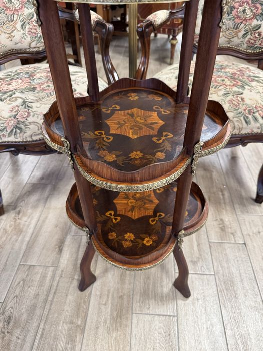 Masuta-etajera din lemn cu intarsii si elemente bronz