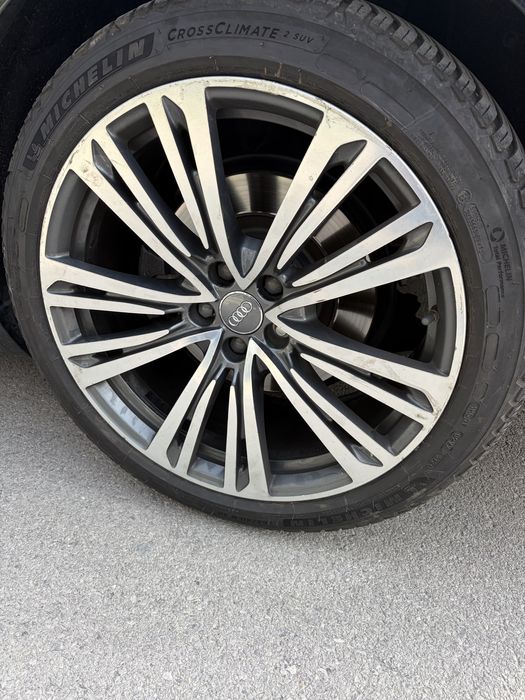 Гуми с джанти ауди А8