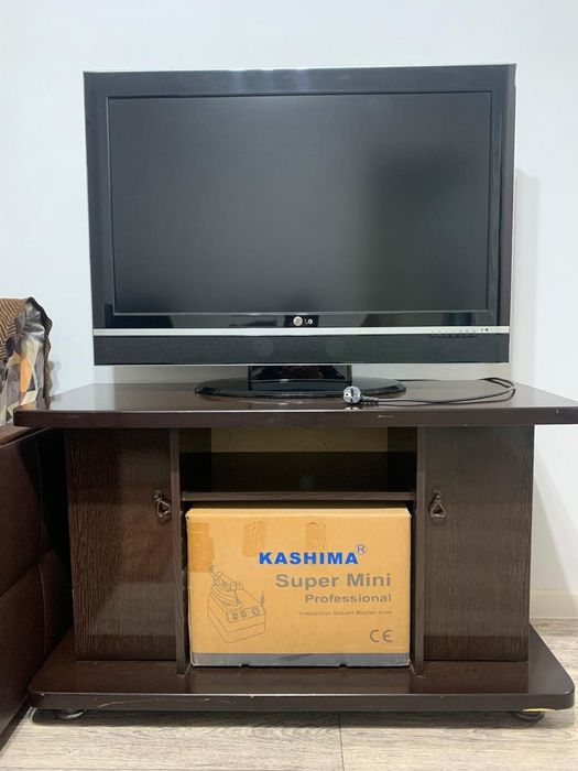 Продается ЖК телевизор LG с тумбой