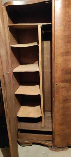 Стар двукрилен гардероб от масив на 80-90г.