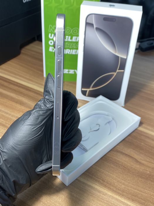 iPhone 16 Pro Max • 256 GB • Natural Titanium