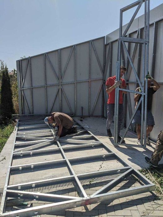 Fabricam garaje la comanda din structura metalica usoara + panouri izo