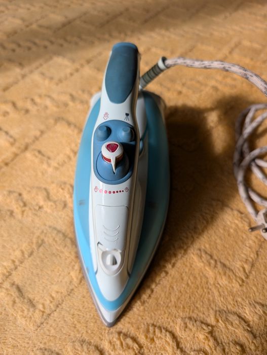 Ютия Браун, синя