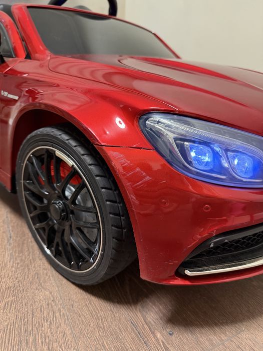 Детска Акумулаторна кола Mercedes Benz C63s AMG червена
