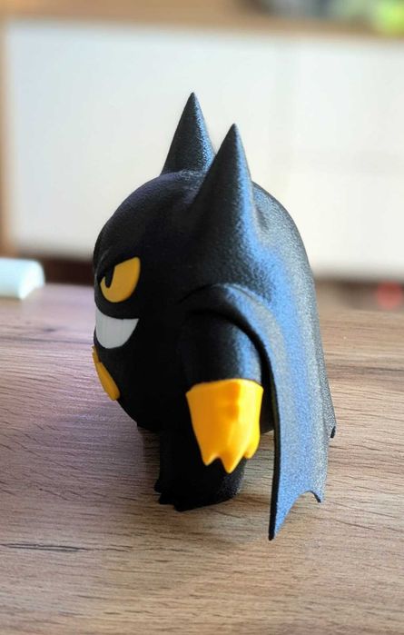 Gengar in batman costume pokemon figurina jucarie