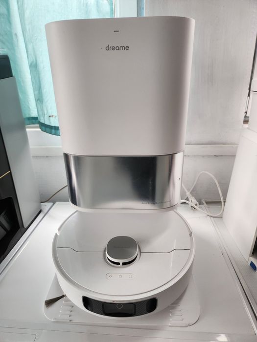 Миеща прахосмукачка робот