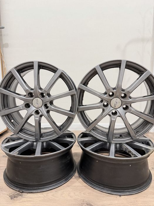 Продается диски R17  в отличном состоянии
