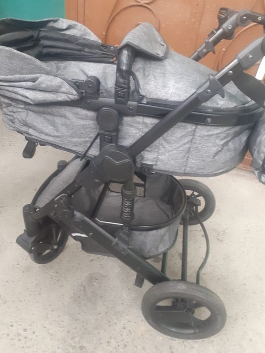 Коляска б/ у почти новая