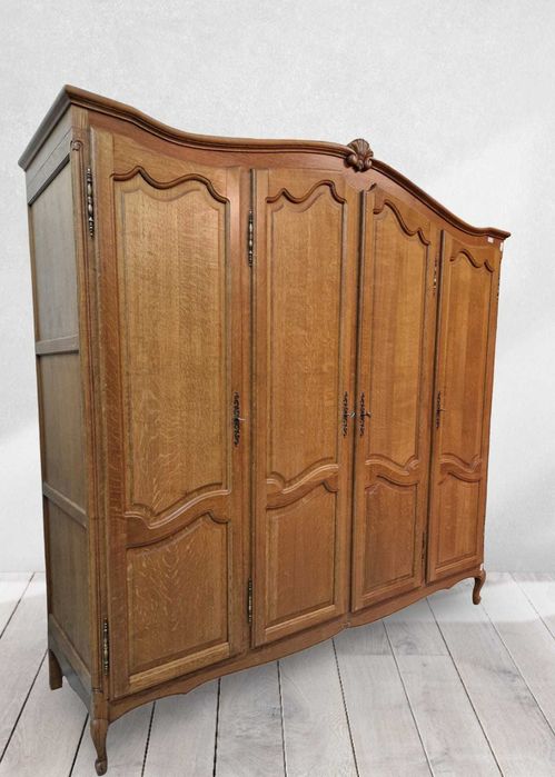 Четирикрилен гардероб от дъбов масив в стил "ЛУИ XV"