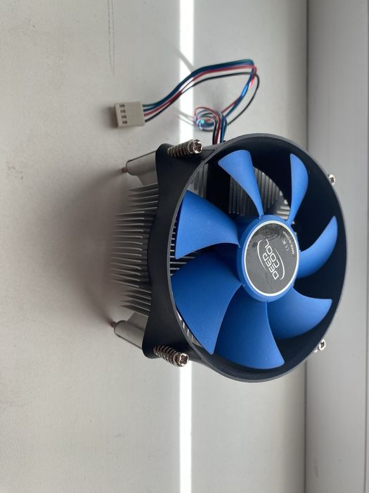 Продам процессорный кулер Deepcool
