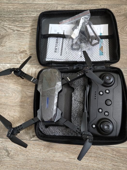 Дрон с дистанционным управлением.