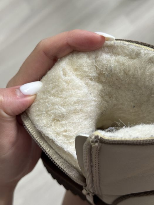Продам детскую зимнюю обувь
