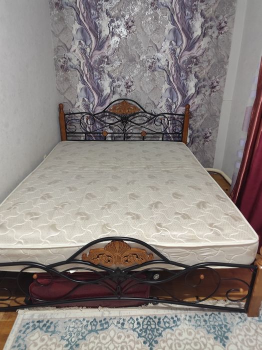 Двуспальная кровать
