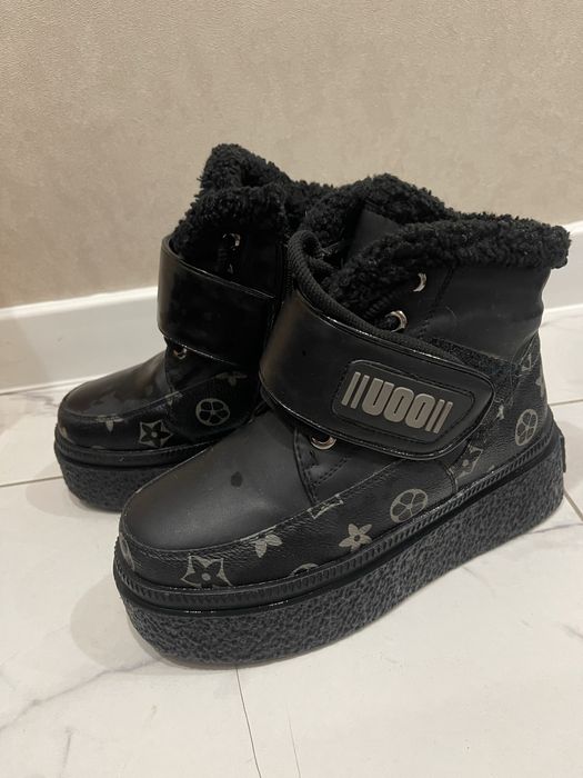 Продам зимние детские ботинки