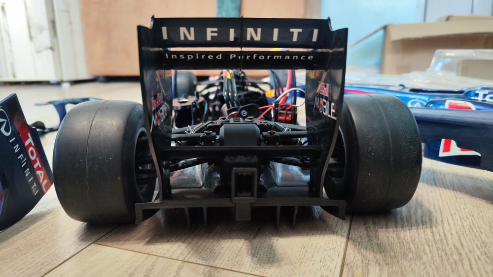 Продавам F1 rc Kyosho rb7 1:7 модел на