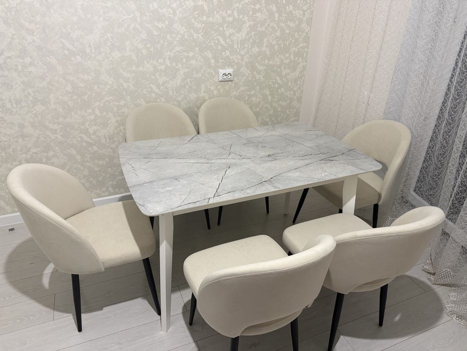 Продам стулья 6 штук новые