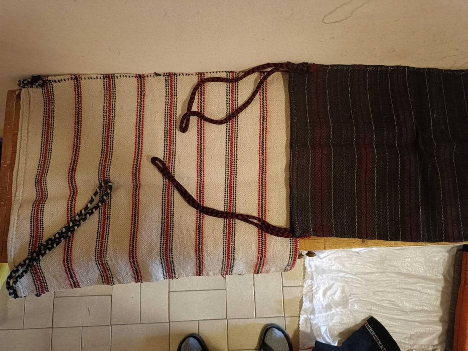 ръчнотъкани стари престилки, калъфки и торби