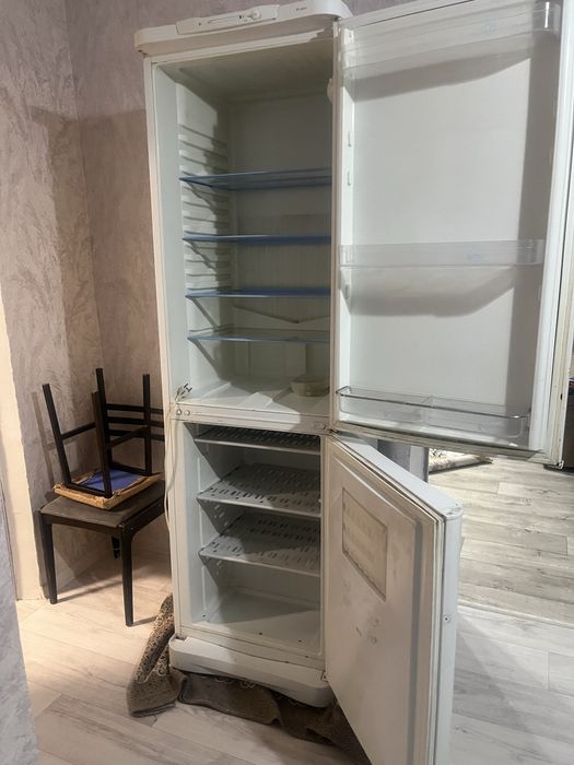 Продам хододильнтк полностью рабочтй