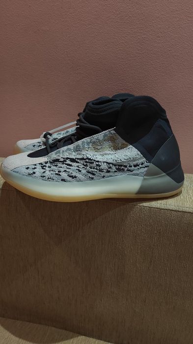 Ghete Yeezy QNTM
