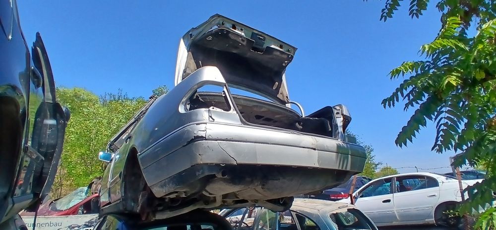 Mercedes e220d  1998