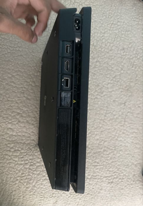 Playstation 4 slim