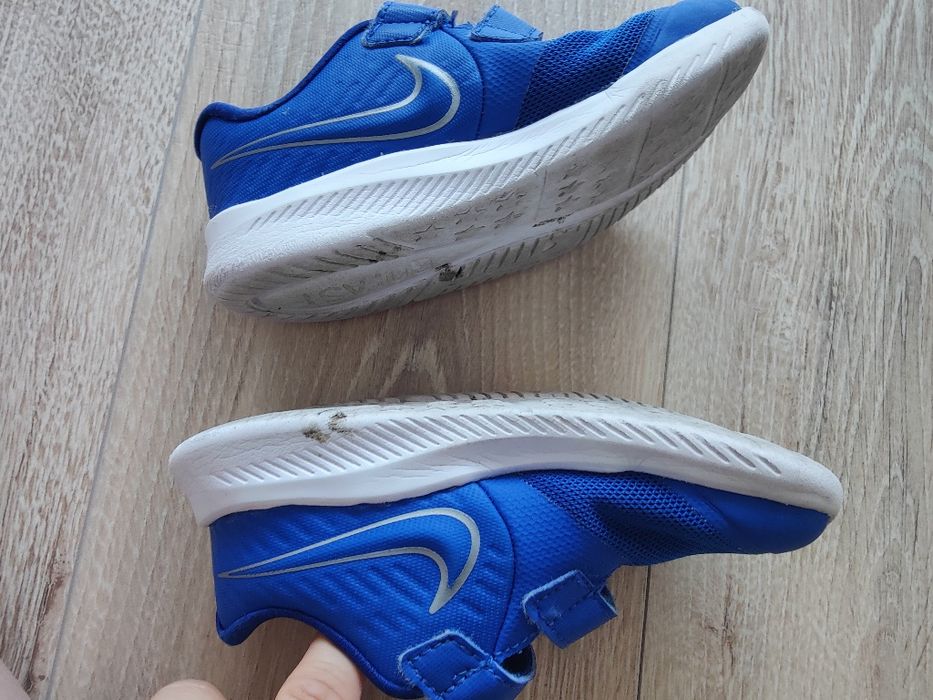 Nike mărimea 27. Defect prezentat în poza