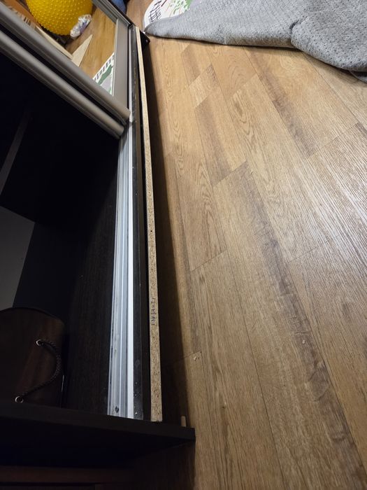 Двустворчатый шкаф купе с зеркалом