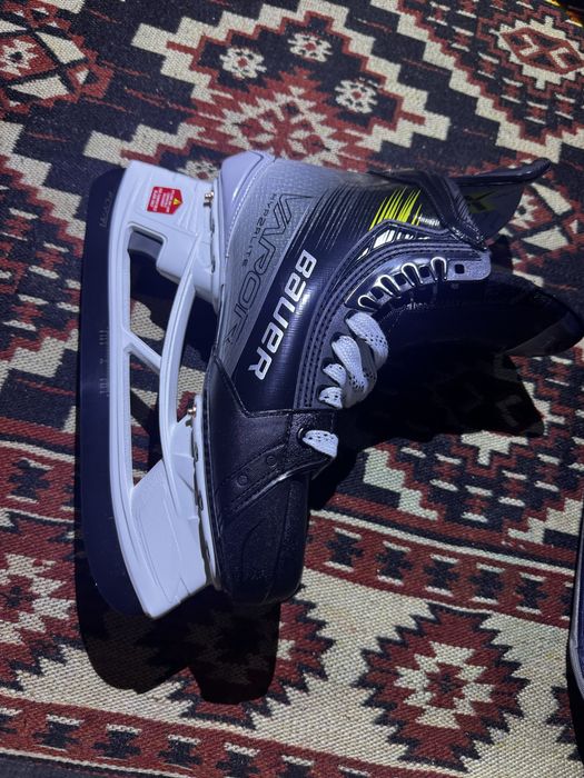 Хакейни кънки Bauer Vapor HYP2RLITE