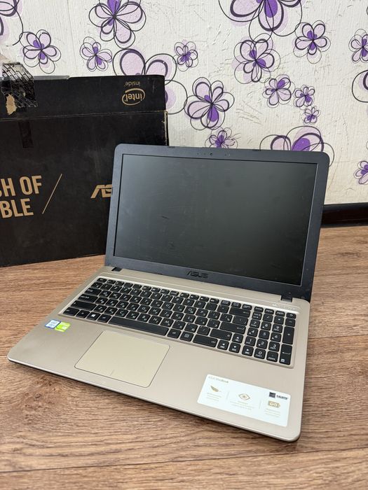 Ноутбук Asus полный комплект
