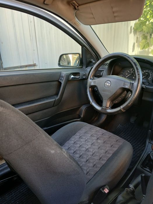 Opel Astra           .