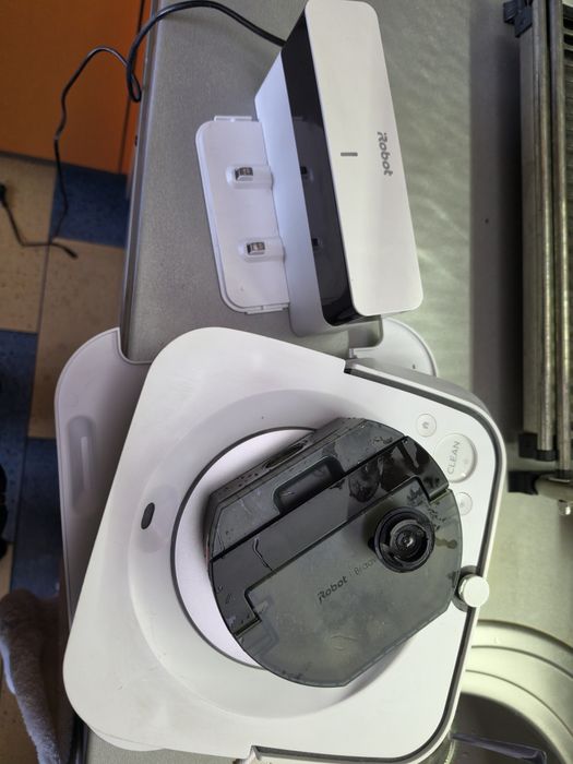 Продавам Irobot braava jet m6 в перфектно състояние