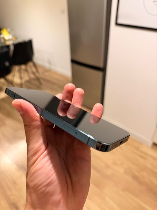 Продавам iPhone 12 Pro Pacific Blue
