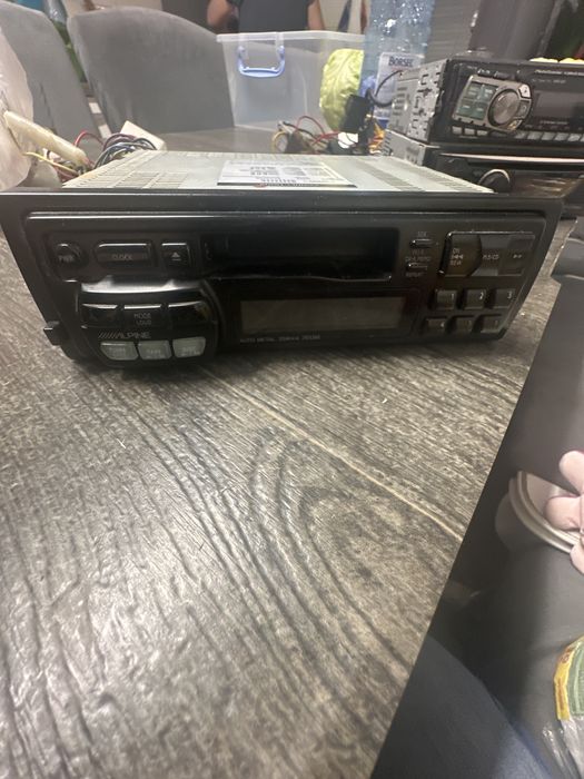 Vând Alpine CDE 173BT