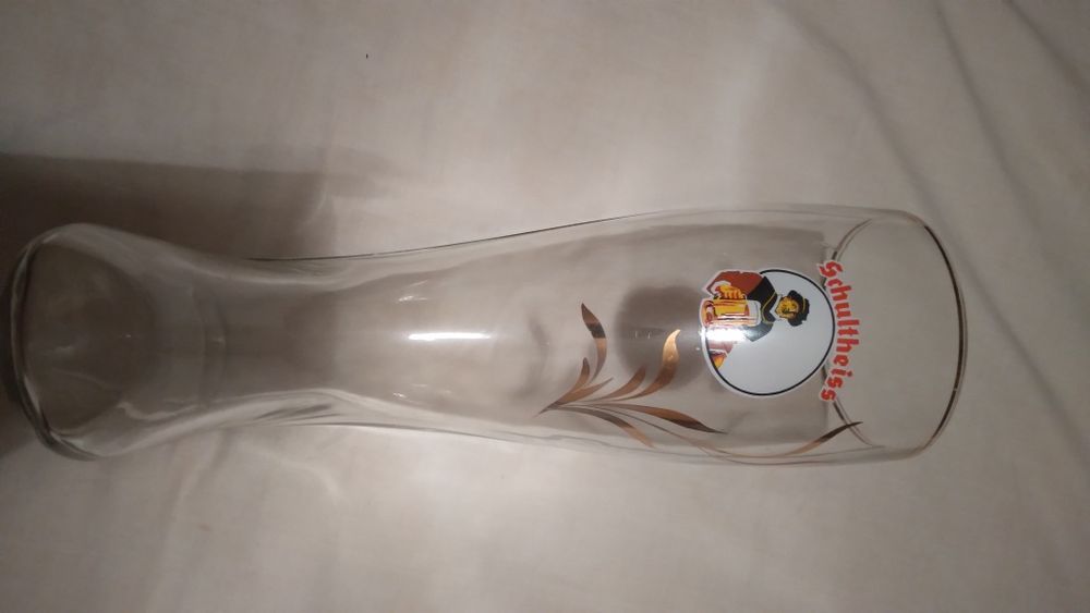 Halba bere cizmă si halba cu burta