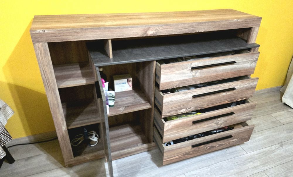 Впечатляващ мултифункционален шкаф-скрин с 4 чекмеджета (комод)