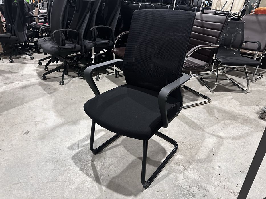 Посетителски офис столове – ергономични, стабилни (15 бр.)