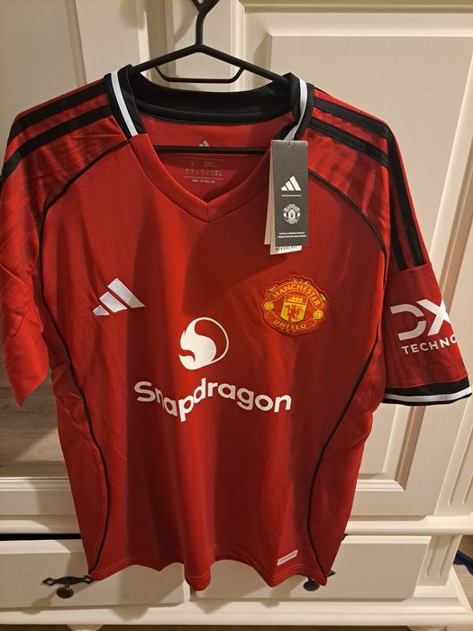 Vand tricouri de fotbal de la diferite echipe marimea L