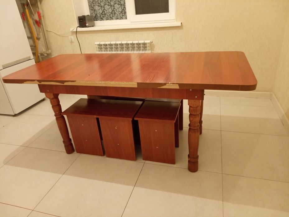 Продам стол с табуретками