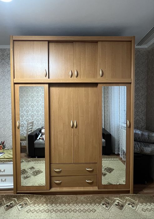 Шкаф с зеркалами