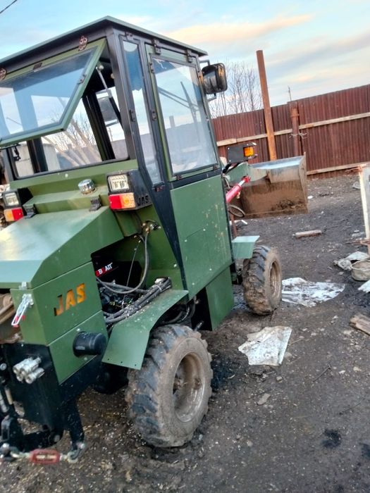 Продам фронтальный погрузчик